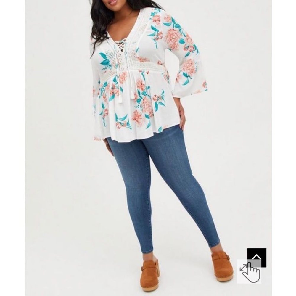 Torrid Babydoll Gauze Crochet Trim Lace Up Floral Top V neck 3/4 Sleeves 1X